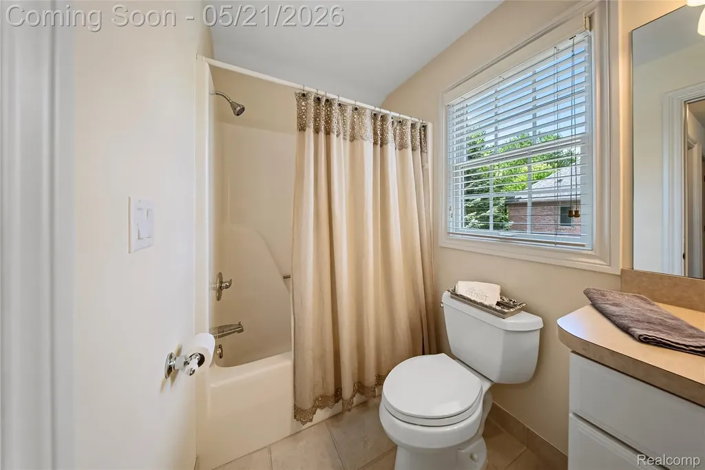 8425 Grays Drive Grosse Ile Township MI 48138