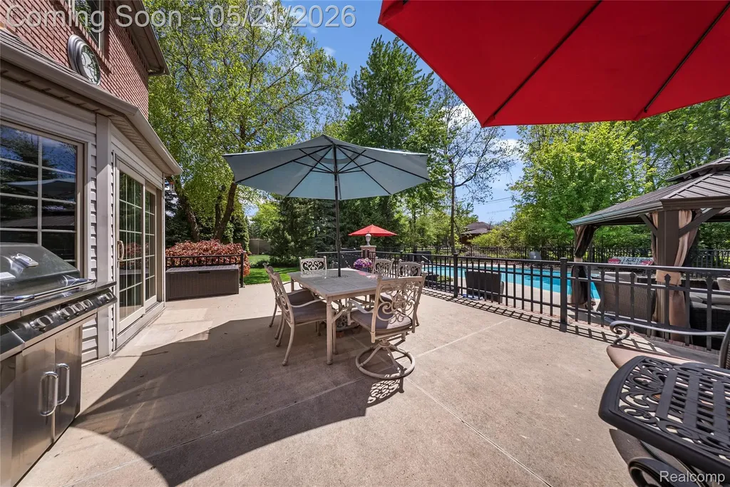 8425 Grays Drive Grosse Ile Township MI 48138