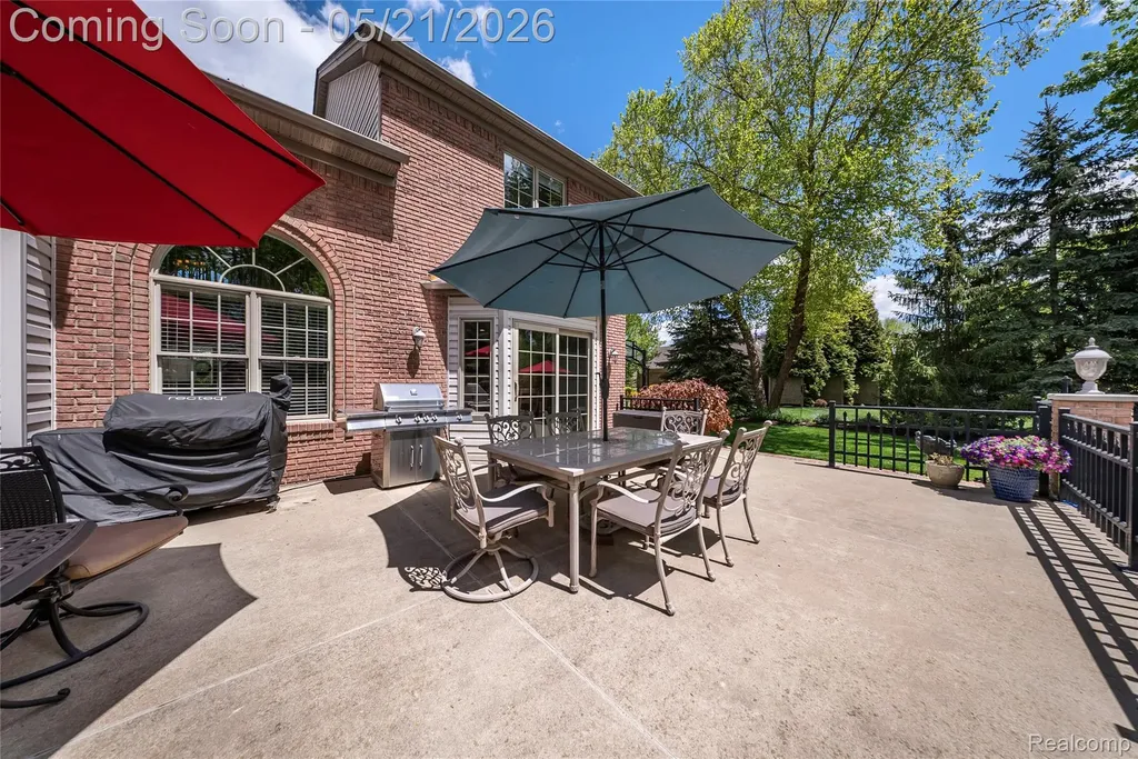 8425 Grays Drive Grosse Ile Township MI 48138