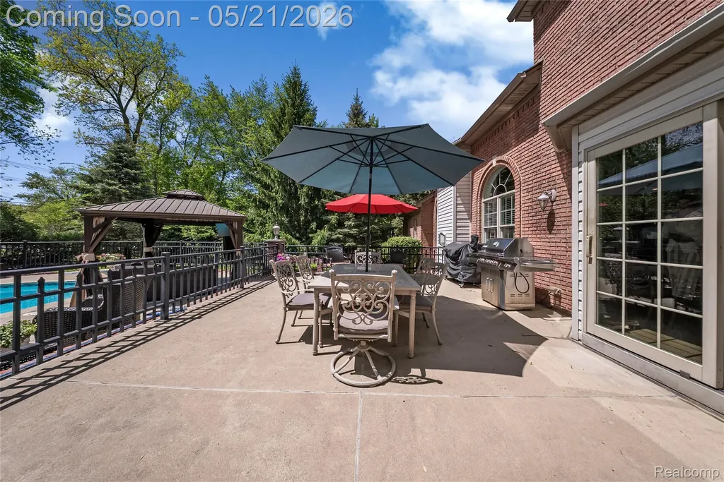8425 Grays Drive Grosse Ile Township MI 48138