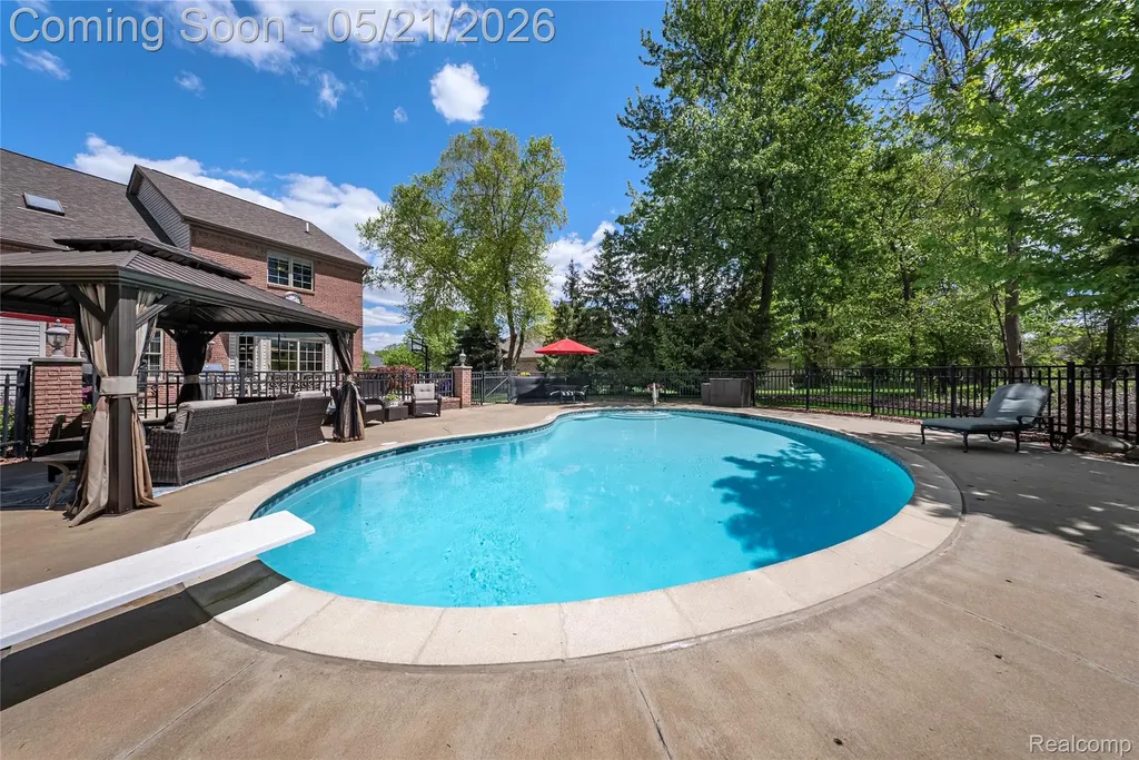 8425 Grays Drive Grosse Ile Township MI 48138