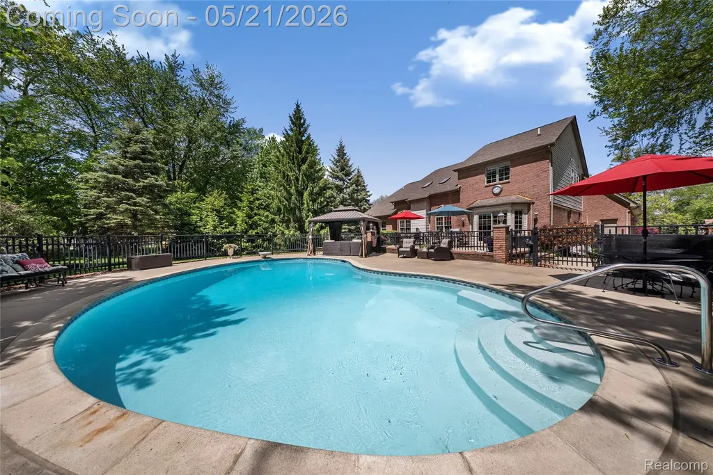 8425 Grays Drive Grosse Ile Township MI 48138