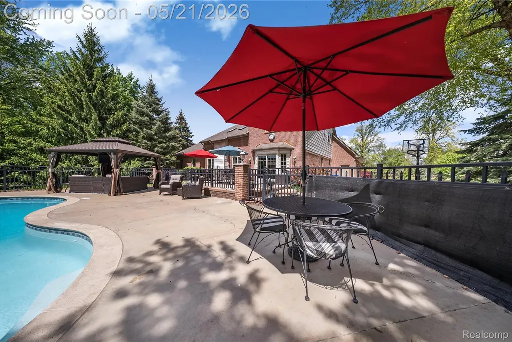 8425 Grays Drive Grosse Ile Township MI 48138