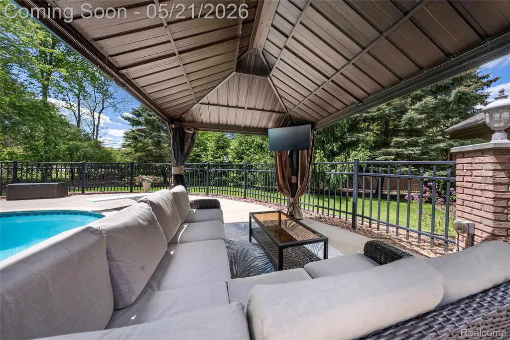 8425 Grays Drive Grosse Ile Township MI 48138