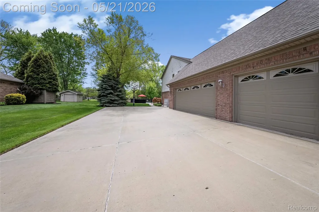 8425 Grays Drive Grosse Ile Township MI 48138