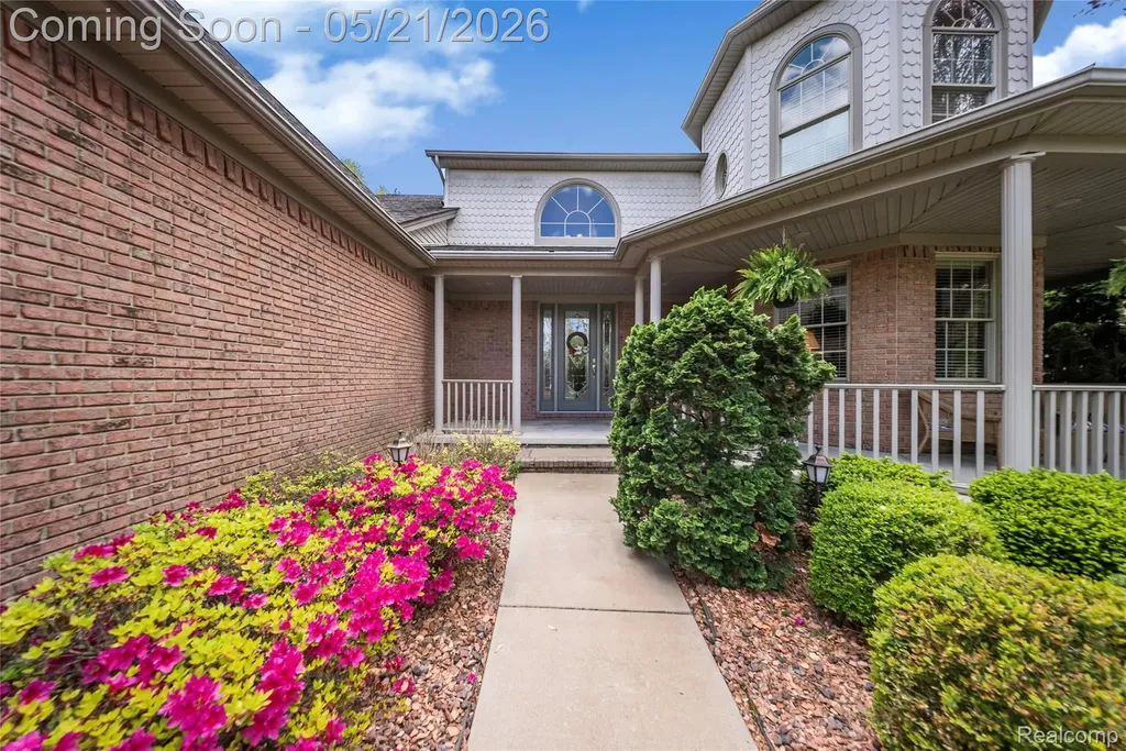 8425 Grays Drive Grosse Ile Township MI 48138