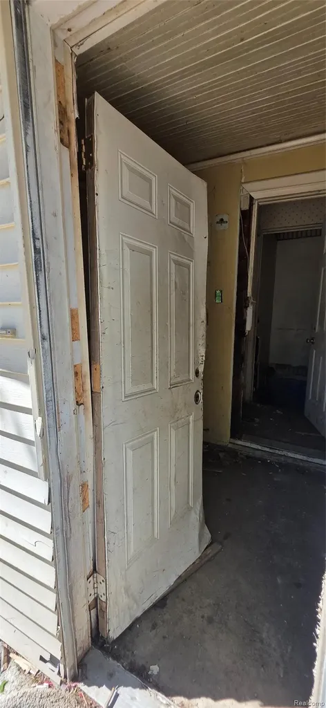 2015 W Court Street Flint City MI 48503