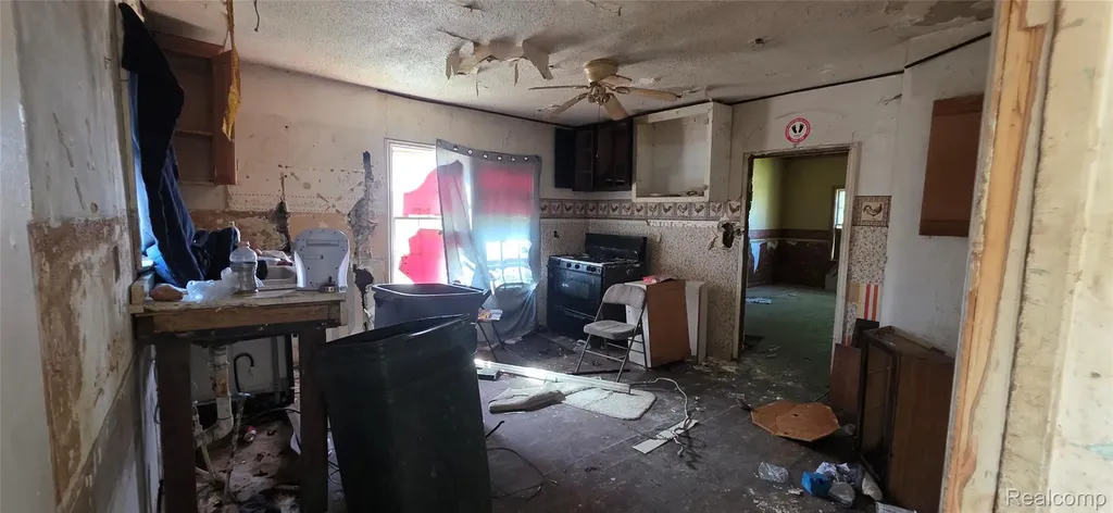 2015 W Court Street Flint City MI 48503