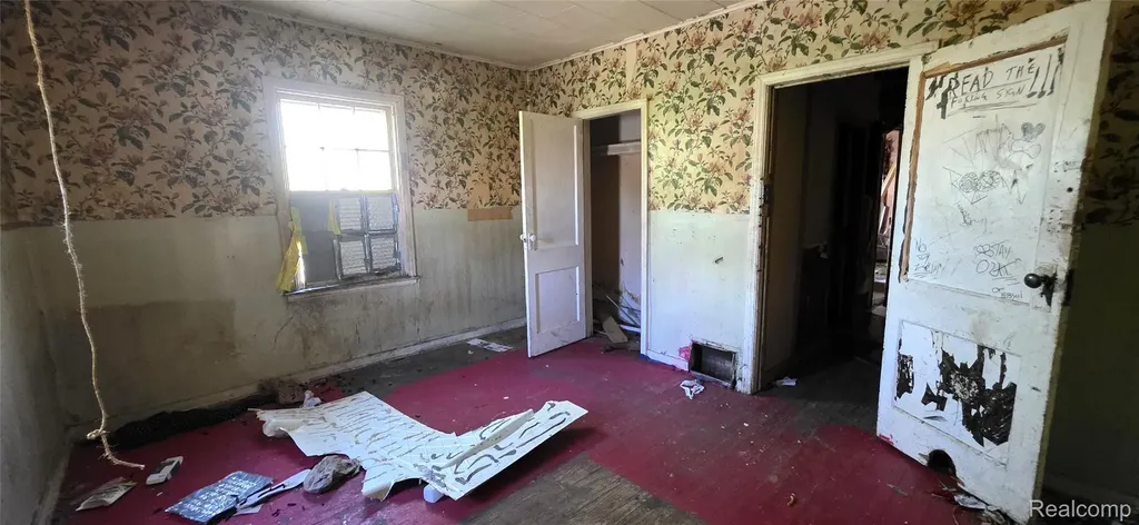 2015 W Court Street Flint City MI 48503