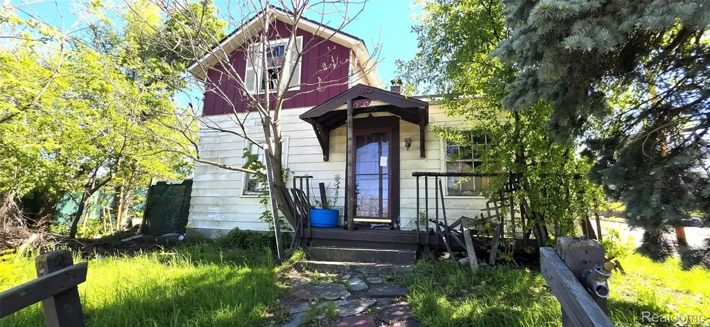 2015 W Court Street Flint City MI 48503