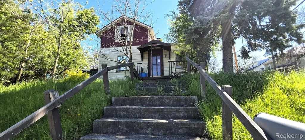 2015 W Court Street Flint City MI 48503
