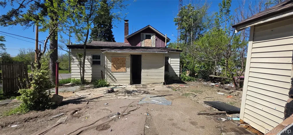 2015 W Court Street Flint City MI 48503
