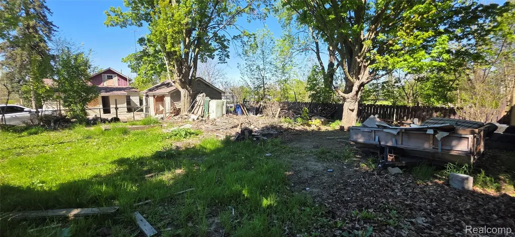 2015 W Court Street Flint City MI 48503