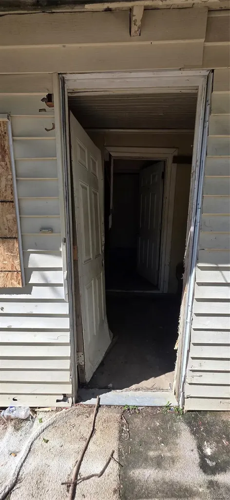 2015 W Court Street Flint City MI 48503
