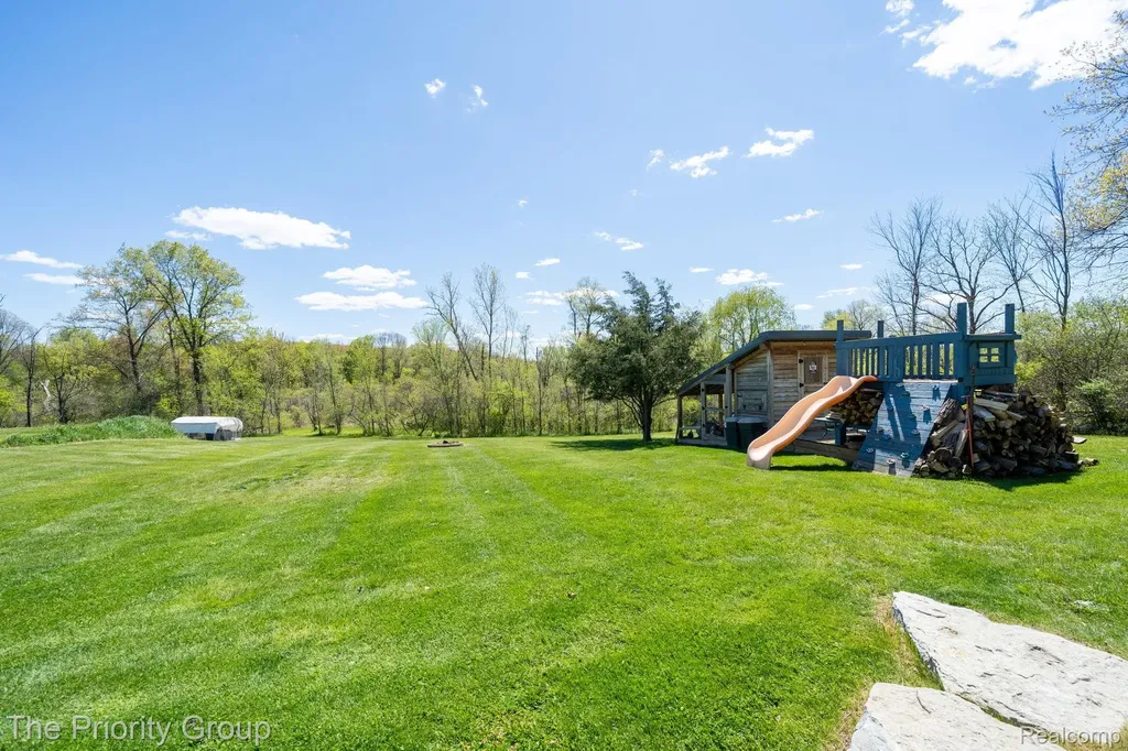 10270 County Line Road Groveland Township MI 48462