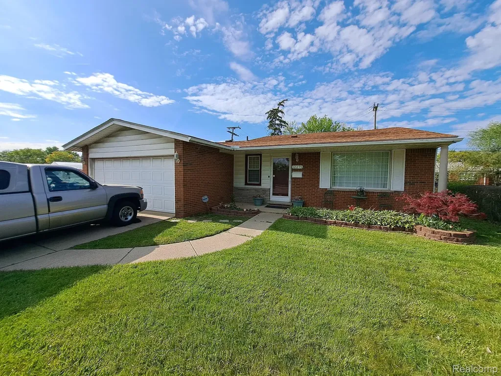12275 E 11 Mile Road Warren City MI 48091