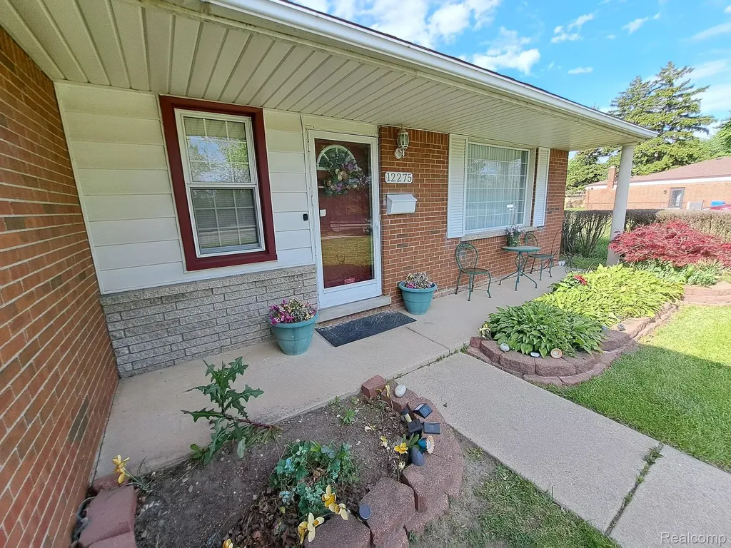 12275 E 11 Mile Road Warren City MI 48091