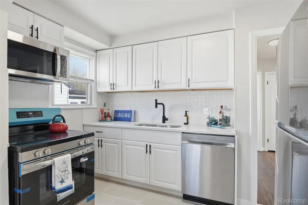 1059 Farnham Avenue Lincoln Park City MI 48146