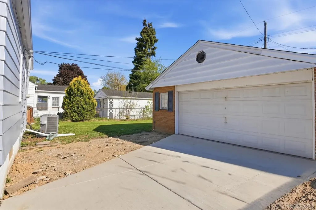 1059 Farnham Avenue Lincoln Park City MI 48146