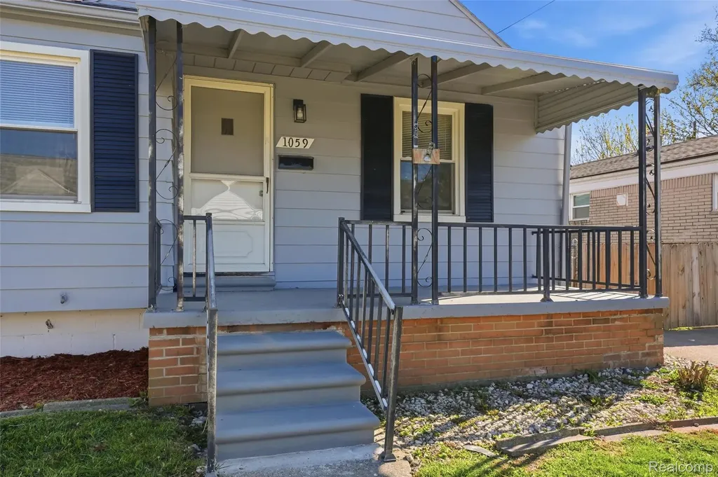1059 Farnham Avenue Lincoln Park City MI 48146