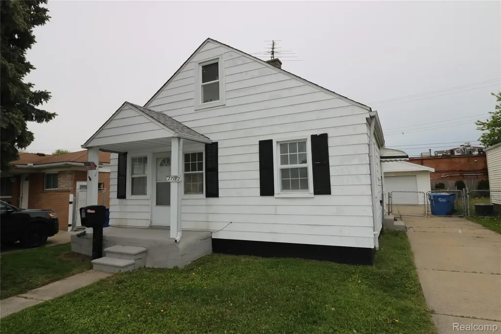 27182 Seyburn Avenue Warren City MI 48092