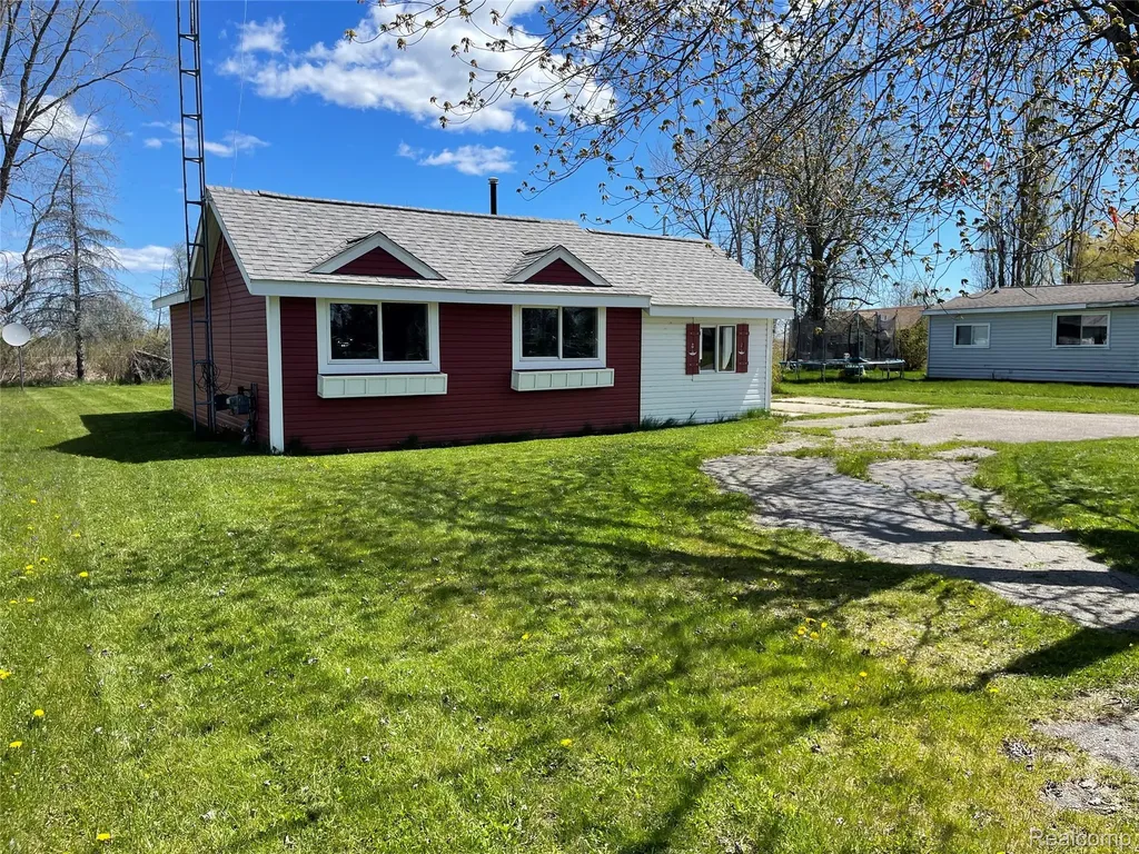 1847 S Riverside Drive Au Gres City MI 48703