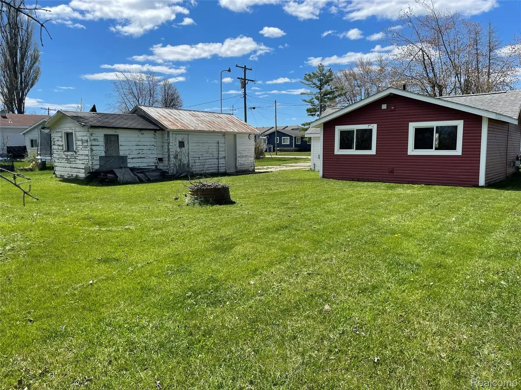 1847 S Riverside Drive Au Gres City MI 48703