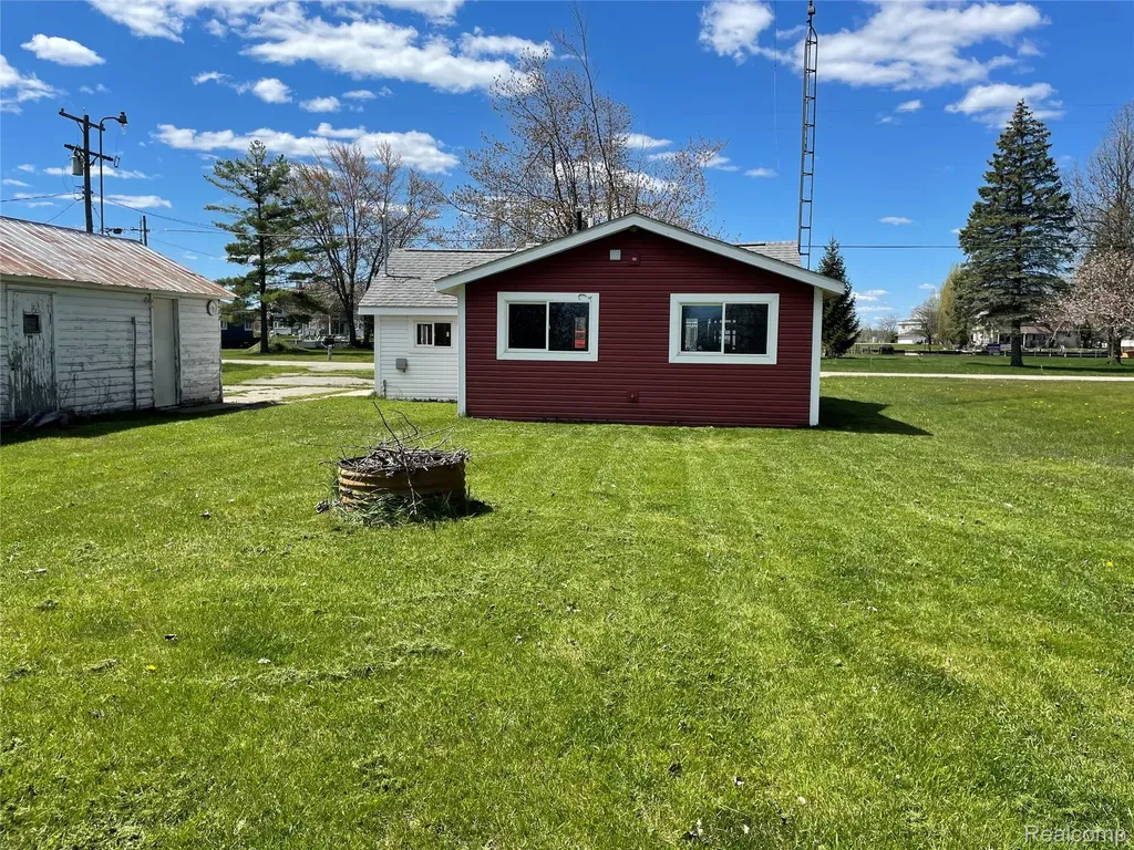 1847 S Riverside Drive Au Gres City MI 48703