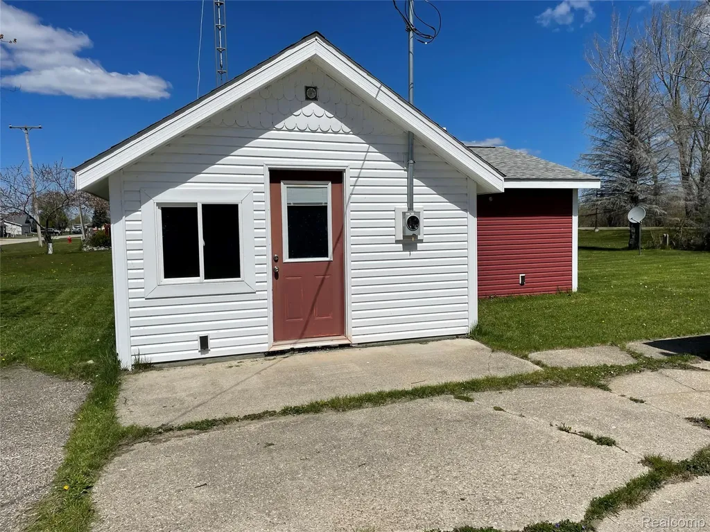 1847 S Riverside Drive Au Gres City MI 48703