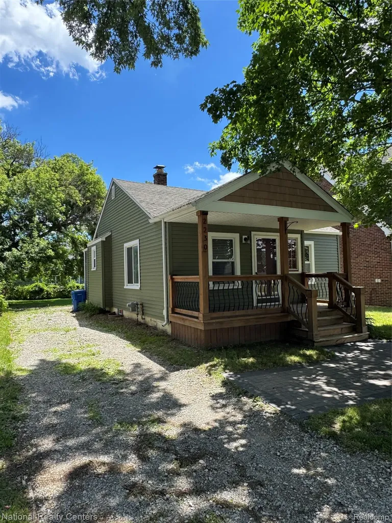 2230 Montroyal Avenue Waterford Charter Township MI 48328