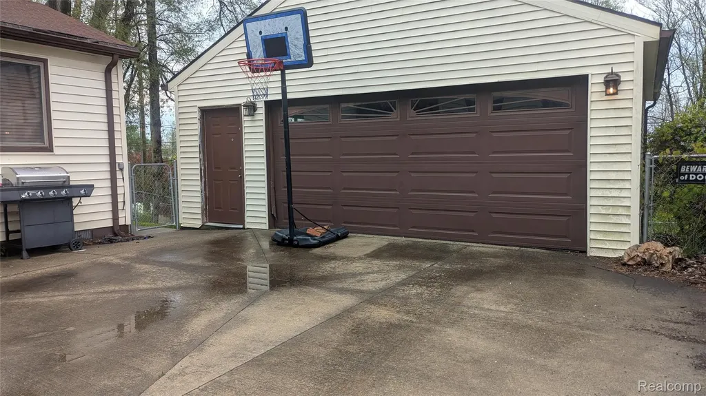 366 Linda Vista Drive Pontiac City MI 48342