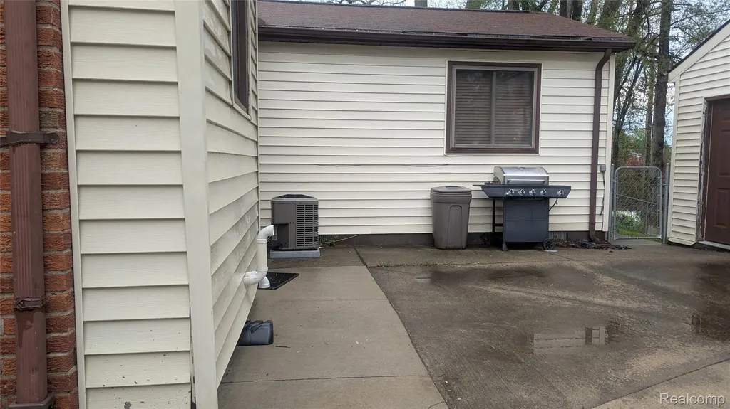 366 Linda Vista Drive Pontiac City MI 48342