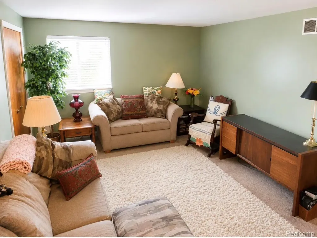 14033 Edison Drive Warren City MI 48088