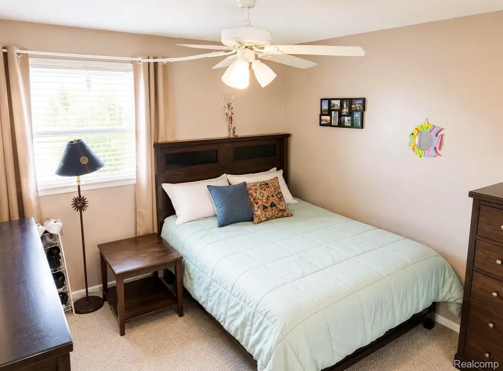 14033 Edison Drive Warren City MI 48088