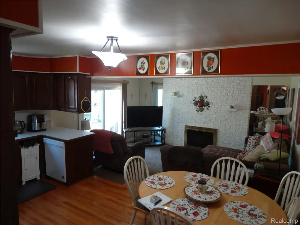 14033 Edison Drive Warren City MI 48088