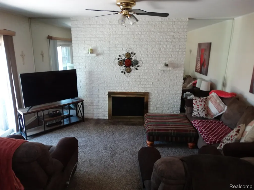14033 Edison Drive Warren City MI 48088