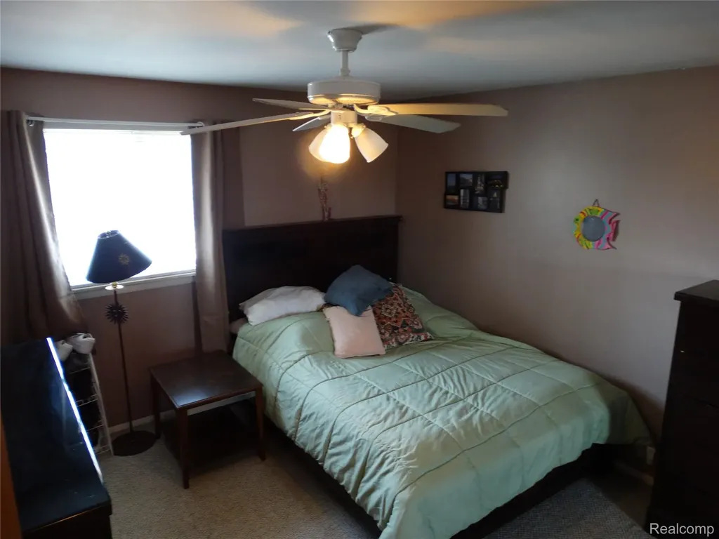 14033 Edison Drive Warren City MI 48088