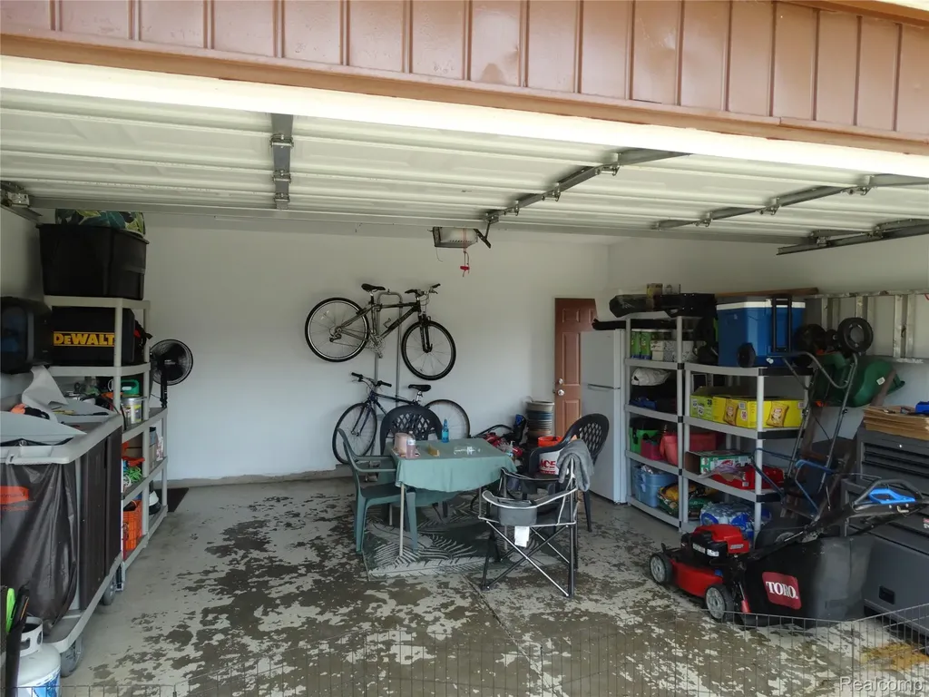 14033 Edison Drive Warren City MI 48088