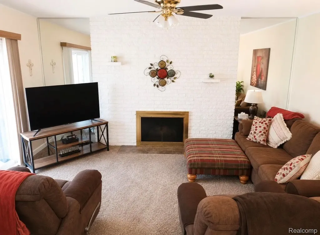 14033 Edison Drive Warren City MI 48088