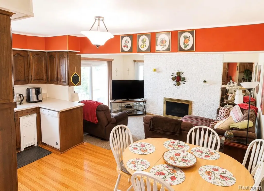 14033 Edison Drive Warren City MI 48088