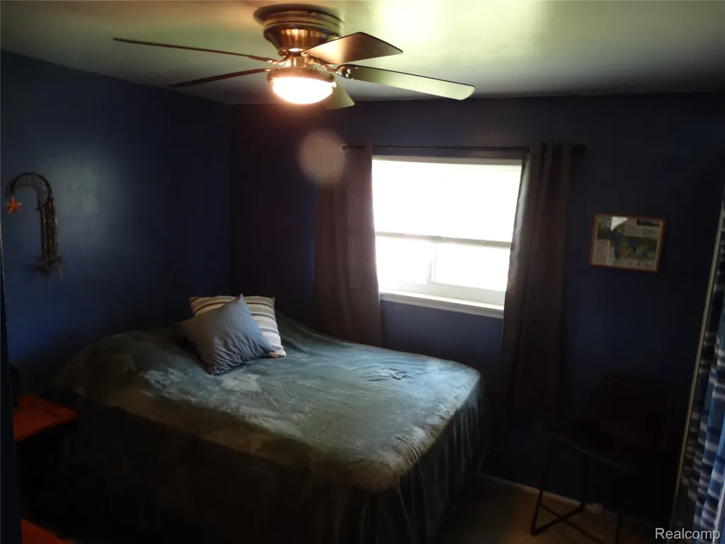 14033 Edison Drive Warren City MI 48088
