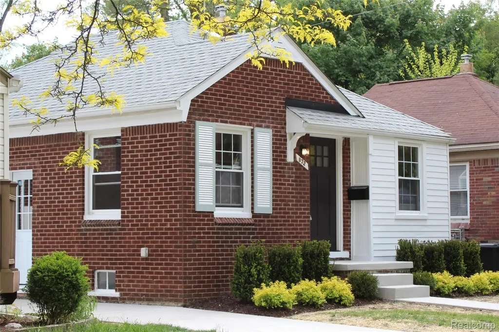 872 Channing Street Ferndale City MI 48220