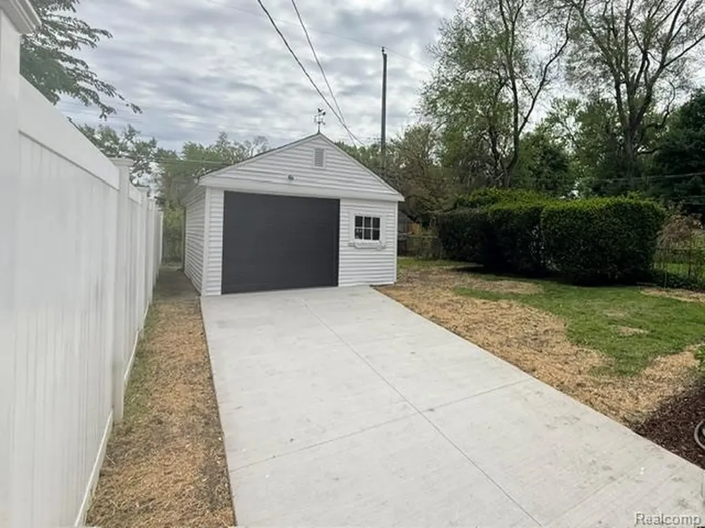 872 Channing Street Ferndale City MI 48220