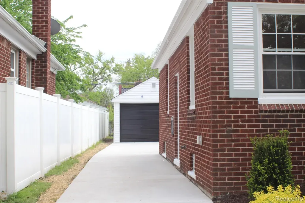 872 Channing Street Ferndale City MI 48220