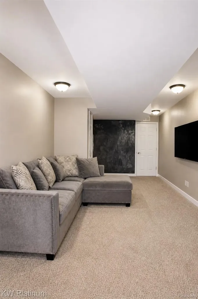 51849 Huntley Avenue New Baltimore City MI 48047