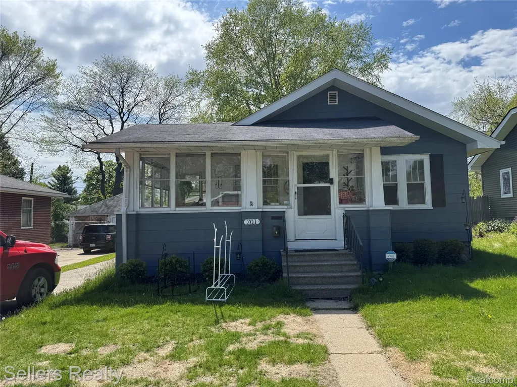 701 Saint Clair Avenue Flint City MI 48504