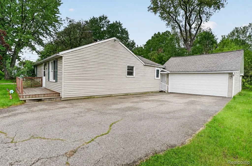 4111 Risedorph Street Burton City MI 48509