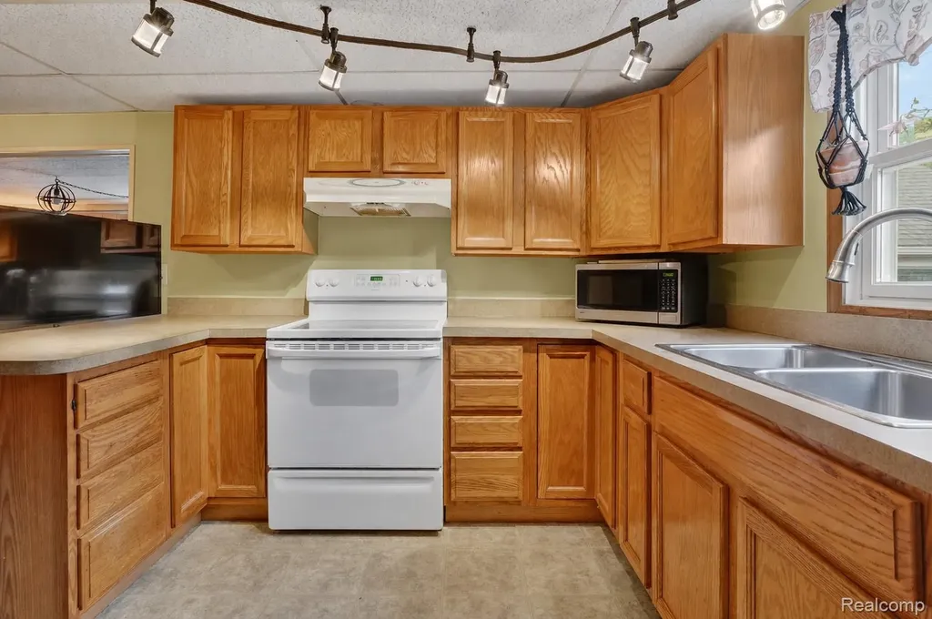 4111 Risedorph Street Burton City MI 48509