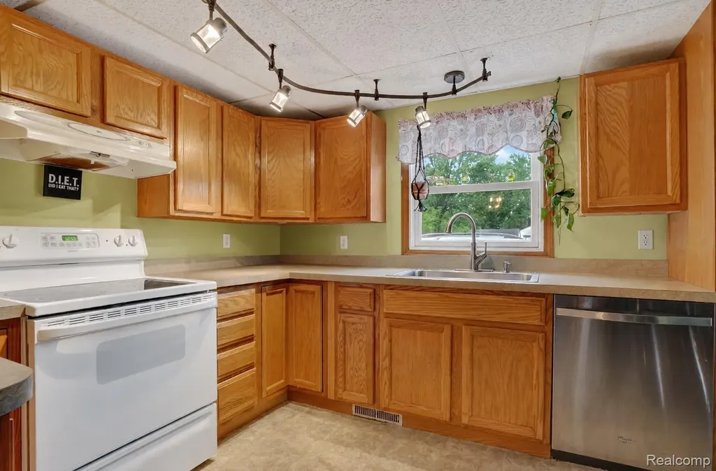 4111 Risedorph Street Burton City MI 48509
