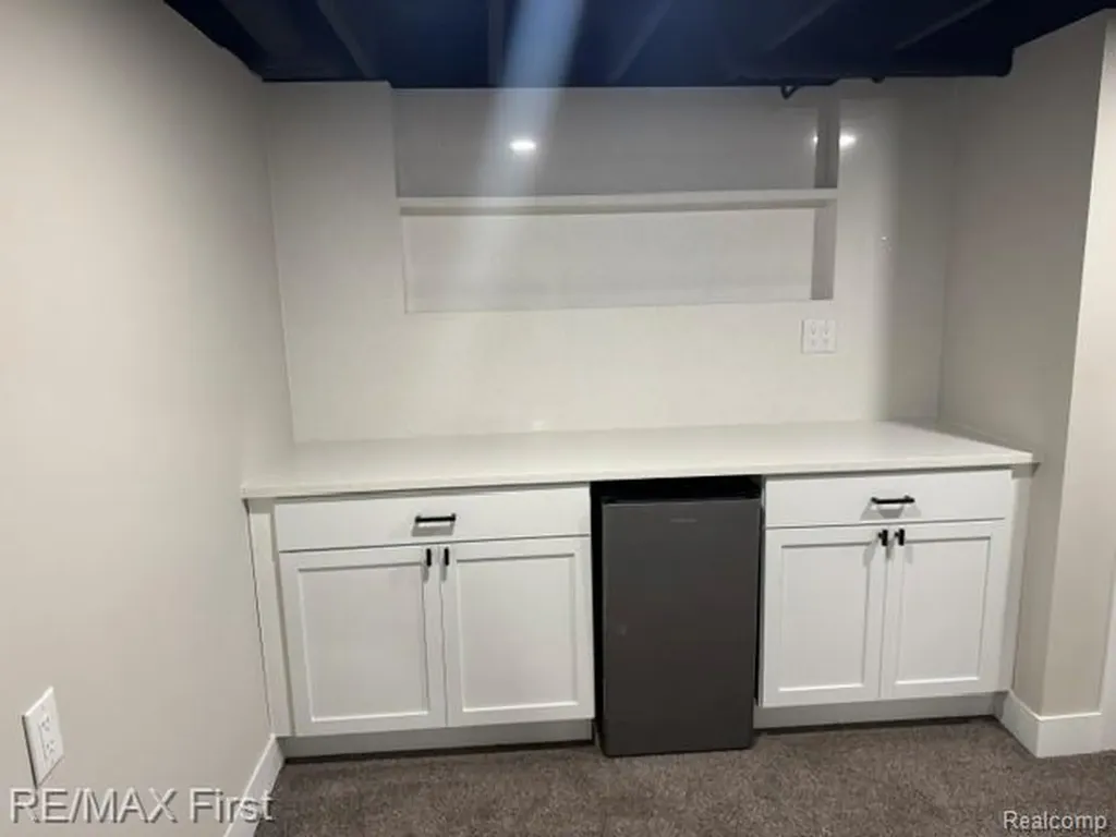 32565 Warner Drive Warren City MI 48092